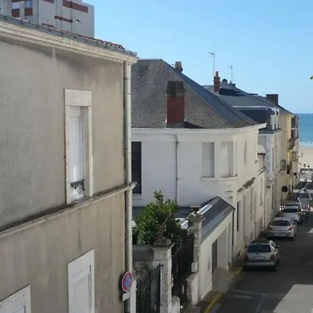 Daire Vue 1r Etage Avec Balcon