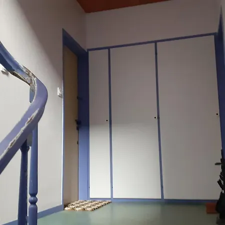 Daire Vue 1r Etage Avec Balcon *