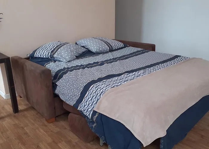 Daire Vue 1r Etage Avec Balcon *