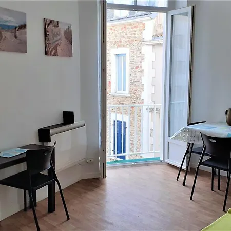 Vue 1r Etage Avec Balcon Apartment *